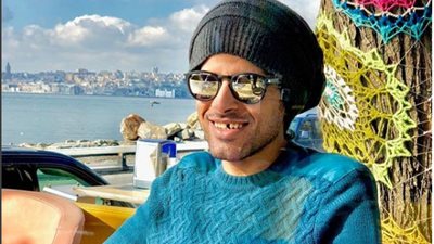 حمدي المرغني يحير جمهوره في صورة جديدة.. بيصيف فين؟