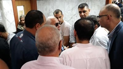 محافظ بورسعيد يتابع الحالة الصحية لمصابي حادث أتوبيس عمال الاستثمار