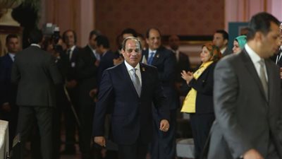  الرئيس السيسى  فى المؤتمر الوطني السادس للشباب : الأمن والاستقرار كله دا فى رقبتنا يا مصريين 