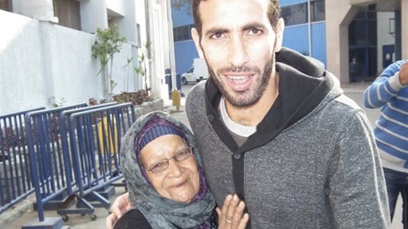 محمد ابوتريكه وأم