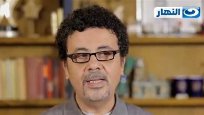 عمرو عرفة يهنئ آسر ياسين على تراب الماس