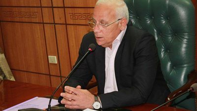 محافظ بورسعيد ينعي ضحايا حادث أتوبيس عمال الاستثمار