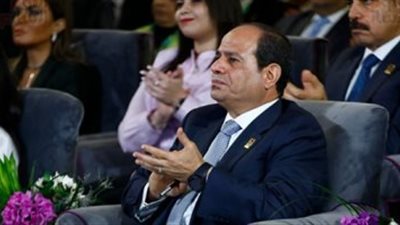 السيسي يكرم عدد من الكوادر الشبابية خلال الجلسة الختامية للمؤتمر السادس للشباب