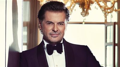 راغب علامه في صورة مع سمير غانم خلال حفلة الخاص في القاهرة 