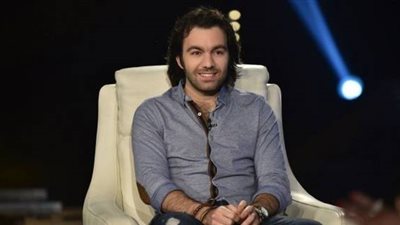 شريف رمزي يعبر عن حبة لـ زوجتة على طريقتة الخاصة 
