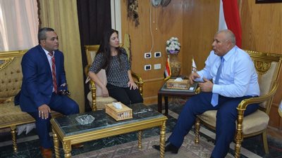 محافظ الوادى الجديد يناقش إقامة مركز إيطالي بـ المحافظة