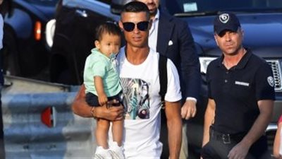 فيديو.. وصول كريستيانو رونالدو إلي تورينو