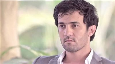 حسني شتا يداعب جمهوره على طريقته الخاصة 