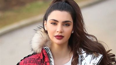 اللبنانية قمر مثيرة من جديد.. بماذا علقت على صورتها الأخيرة ؟