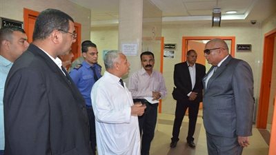 صور.. إصلاح مصاعد مستشفى الخارجة وتجهيز المبنى الإداري لها 