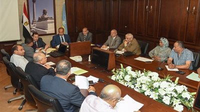 صور.. محافظ الإسكندرية يجتمع بـ لجنة تقنين أوضاع أراضي أملاك الدولة‎