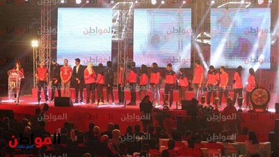  صور.. الخطيب يكرم أبطال السباحة والجمباز والكاراتية وتنس الطاولة