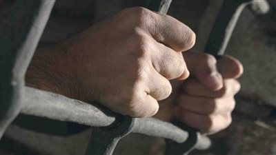 حبس سائق تاكسى 4 أيام لسرقته حقيبة من سيدة بـ المطار