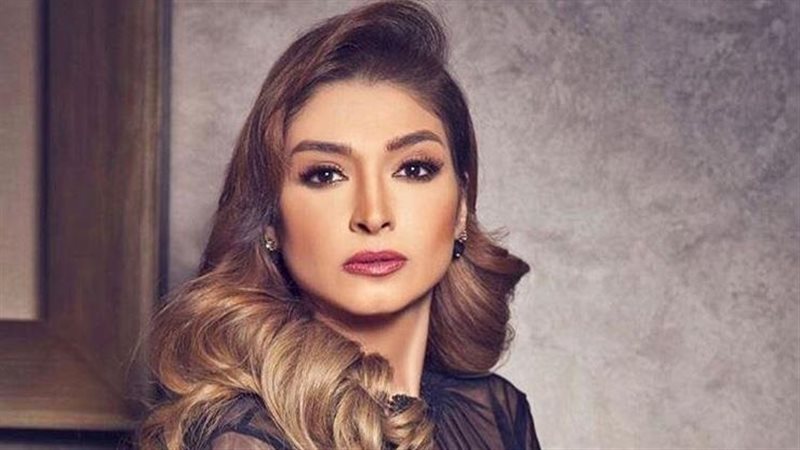 الفنانة روجينا