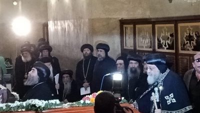 بدء صلوات تجنيز الأنبا إبيفانيوس بحضور البابا تواضروس الثاني 