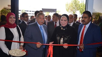 محافظ الاسماعيلية ورئيس جهاز تنمية المشروعات يفتتحان ملتقى التوظيف الخامس للشباب