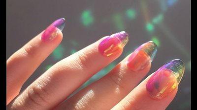 لو طالعة الساحل.. جربي الـ Jelly Nails لأظافر عصرية في صيف 2018