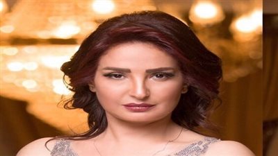 أمل رزق تهنئ زوجها لهذا السبب 