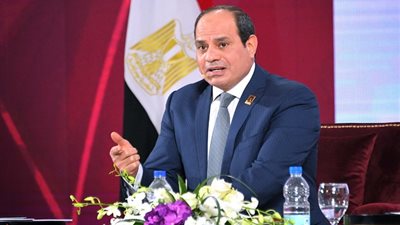 الرئيس السيسى يوجه بضرورة الإسراع بمد وصلات مياه الشرب للمناطق الاكثر احتياجاً