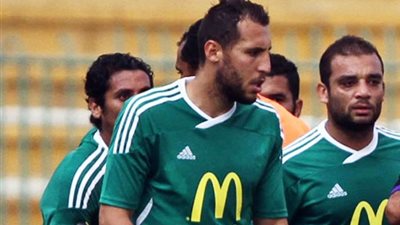 محمد سمير يحصل علي أول حالة طرد في افتتاح مباريات الدوري رقم 60