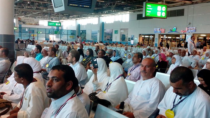 حجاج بمطار القاهرة