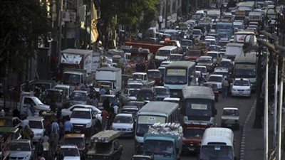 كثافات مرورية تسيطر على شوارع شبرا صباح الأربعاء 
