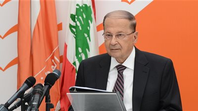 شاهد.. الرئيس اللبناني يشارك الجيش في أعياده الوطنية ويوجه رسالة تحية للشهداء