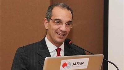 عمرو طلعت.. وزير اتصالات بنكهة شبابية 