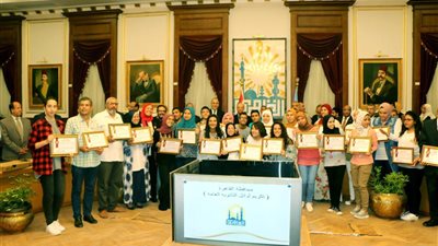 محافظ القاهرة يكرم أوائل الثانوية العامة الصم وضعاف السمع