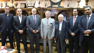 صور.. صلة توقع عقود رعاية الأهلي