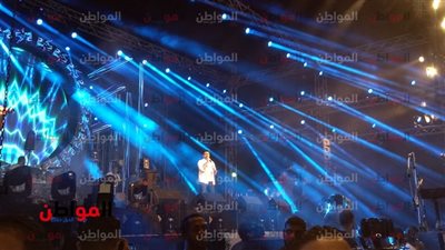 صور.. تامر حسني لـ جمهوره في حفل هليوبوليس: اللي مش هيرد فيه أعمال السنة
