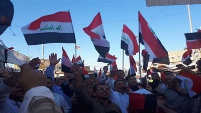 متظاهري النجف  العراقية يطالبون باستقالة الحكومة