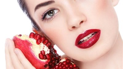 عشان تنوري.. أعرفي فوائد الرمان الجمالية لـ تبييض البشرة الداكنة