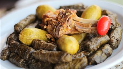 مطبخ بوابة المواطن يقدم ورق عنب مع كوسا وريش