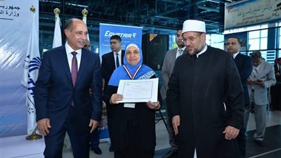 مصر للطيران تحتفل بإقلاع أول أفواج الحج من مطار القاهرة الدولي