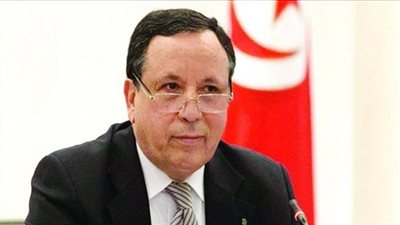 الخارجية التونسية: سنعيد مهاجري السفينة العالقة إلى بلادهم