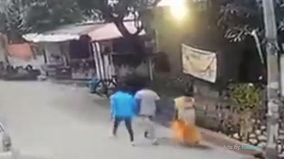 فيديو.. لحظة دهس امرأة بطريقة مفزعة  