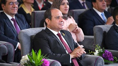 السيسي في أسبوع .. الرئيس يدعم شباب مصر ويحتضن ذوي الإعاقة