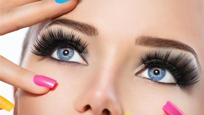 لمحبات العيون الملونة.. تعرفي على أسعار وأنواع العدسات اللاصقة في الأسواق