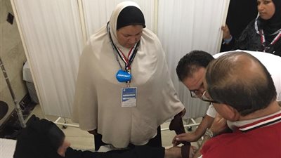 صور.. الصحة: عيادات البعثة الطبية للحج توقع الكشف على 131 مصري
