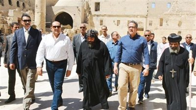 بث مباشر..  وزير الآثار خالد عناني في جولة تفقدية لدير الأحمر والمتحف القومي في محافظة سوهاج