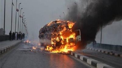 كثافة مرورية أعلى طريق الصف بسبب اشتعال نيران في سيارة نقل
