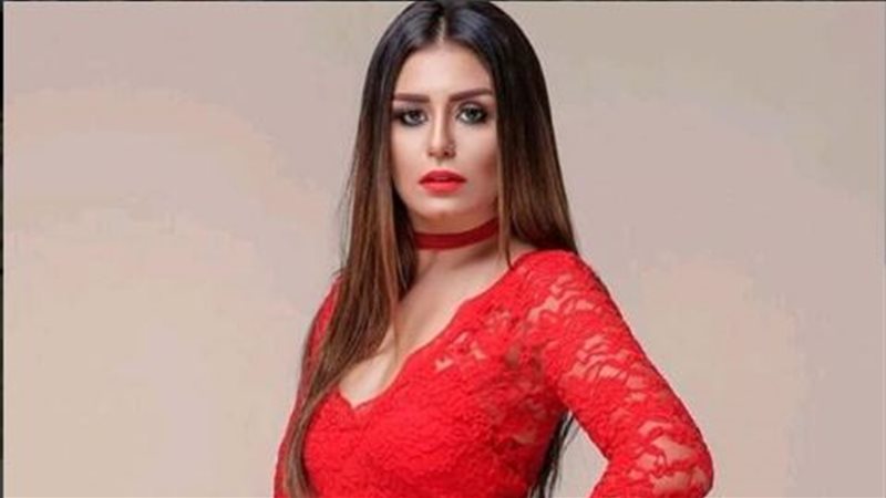 الفنانة منة فضالي