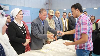 صور.. محافظ كفرالشيخ يكرم المتميزين وأصحاب البطولات الرياضية من متحدي الإعاقة
