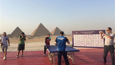 ‎صور.. تحت رعاية وزارتي الآثار والرياضة.. لقاء استعراضي لتنس الطاولة في الأهرامات