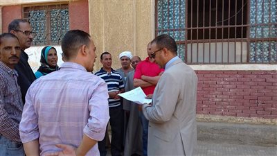 رئيس مركز ابوقرقاص يتابع اعمال الصيانة بـ عدد من المدارس