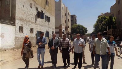 صور.. محافظ المنيا يتابع منظومة الجمع السكني للقمامة بحي جنوب