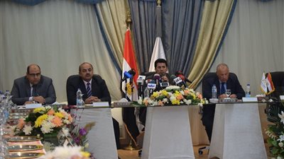 مرتضي منصور يرفض حضور طلبة الجامعة مباريات الدوري