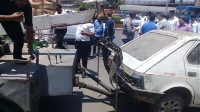 صور.. حملة مكبرة لإزالة الإشغالات في حي الأزبكية