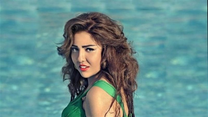 الفنانة مي كساب 
